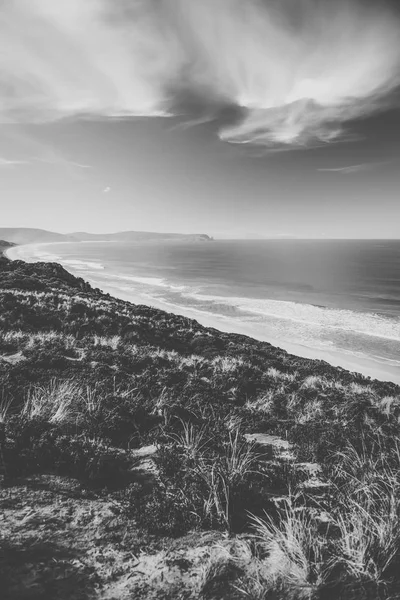 A nap folyamán Bruny Island Beach megtekintése. — Stock Fotó