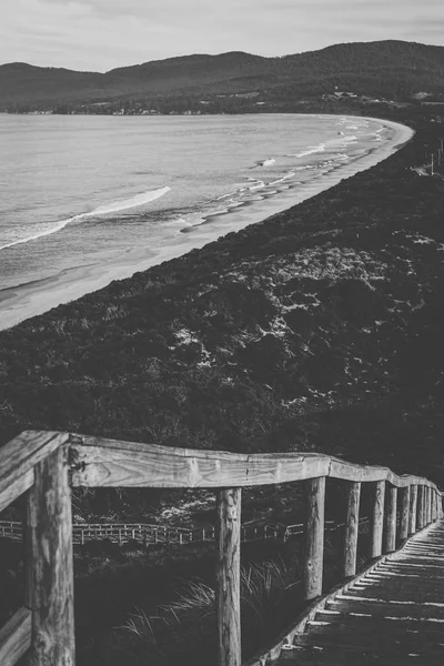 Vista sulla spiaggia di Bruny Island durante il giorno . — Foto Stock