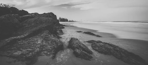 Burleigh Heads plaj gün boyunca. — Stok fotoğraf