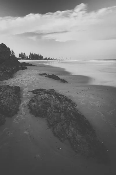 Burleigh Heads beach during the day. — Stock Photo, Image