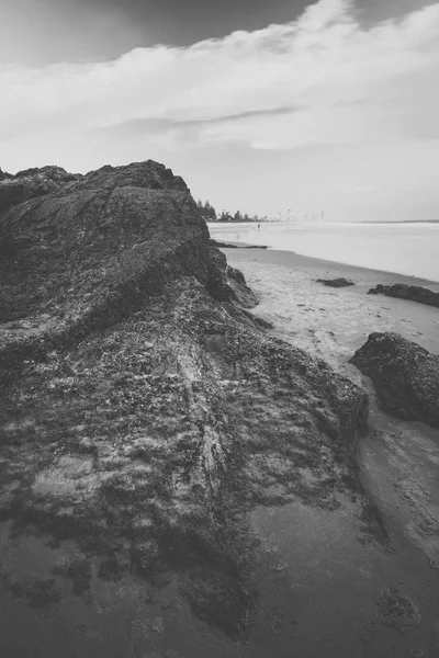 Burleigh Heads stranden under dagen. — Stockfoto