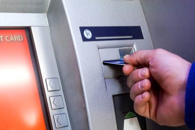 geri çekmek para--dan atm makine