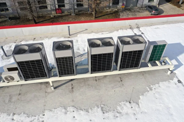 Légkondicionáló a tetőn — Stock Fotó