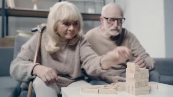 Pareja Mayor Con Demencia Jugando Bloques Madera Juego — Vídeos de Stock