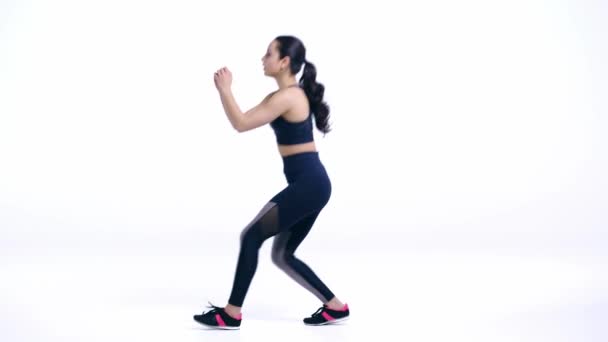 Perfil Menina Sportswear Fazendo Lunges Branco — Vídeo de Stock