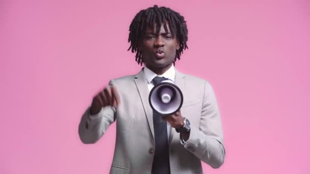 Irritated African American Businessman Speaking Loudspeaker Isolated Pink — Stock Video