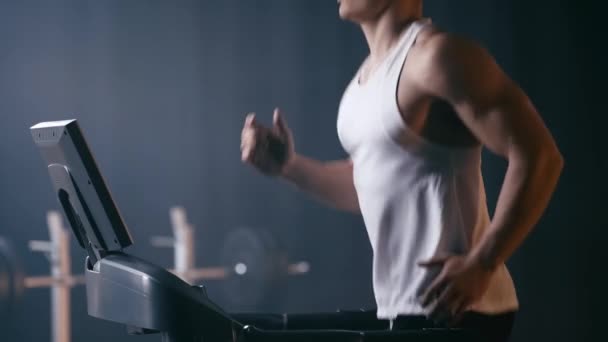 跑步机上跑步运动员的剪影 — 图库视频影像
