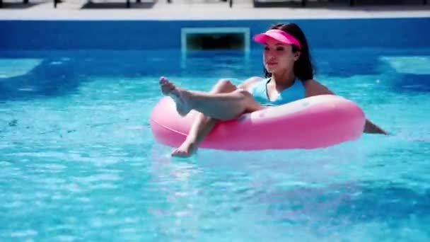 Girl Swimming Swim Ring Swimming Pool Summer — Stock Video