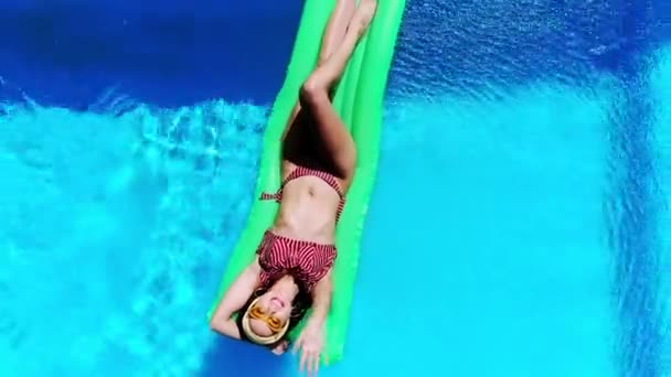 Top View Happy Girl Swimming Pool Float Swimming Pool Summer — Stock Video