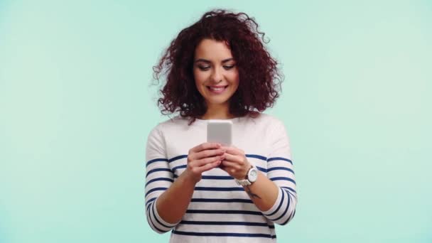 Happy Curly Girl Showing Smartphone Green Screen Isolated Turquoise — Stock Video