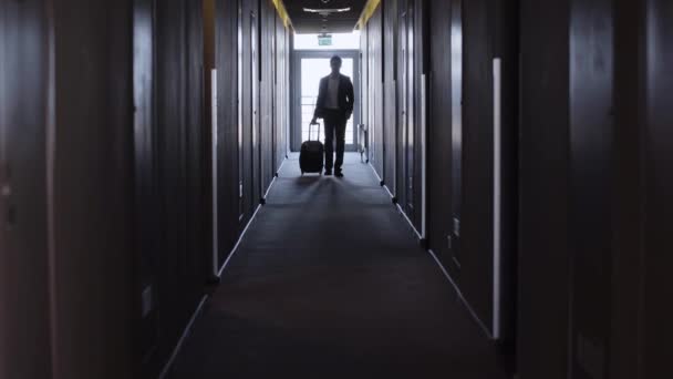 Businessman Suitcase Walking Hotel Corridor — Stock Video