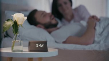 Geceleri horlayan erkek arkadaştan muzdarip kadınların seçici odağı
