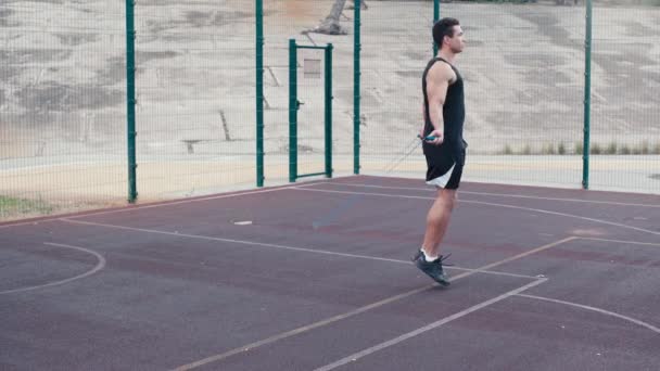 Esportista Pulando Com Corda Salto Playground Rua — Vídeo de Stock