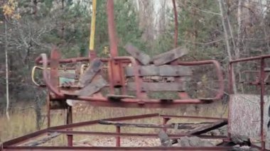 CHERNOBYL, UKRAINE - 6 Kasım 2019: Terk edilmiş yaşlı atlı karınca 