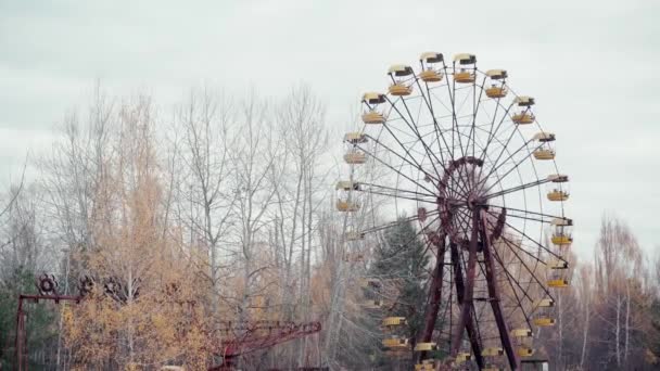 Rueda Ferris Abandonada Cerca Del Bosque Chernobyl Ucrania — Vídeos de Stock