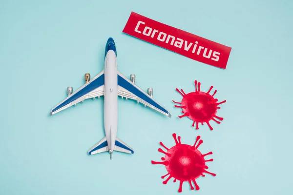 Top View Toy Card Coronavirus Lettering Decorative Coronavirus Molecules Blue — Stock Photo, Image