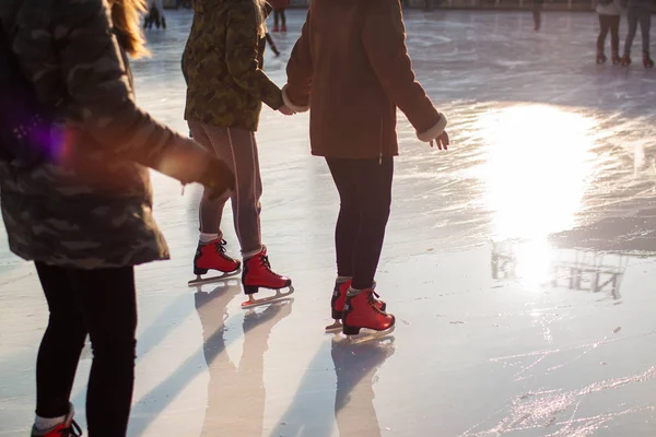Feet Different People Skating Ice Rink Hobbies Recreation Sports Holidays — Stock Photo, Image