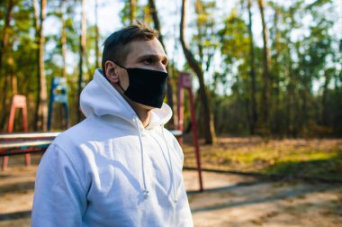 Coronavirus Krizi Sırasındaki Spor Yapmaya Çalışan Genç Adam Dünya 'yı Umutsuzluğa Düşürdü
