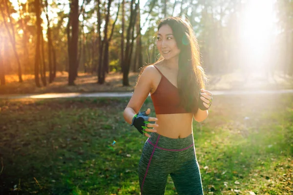 Actieve Vrouw Aan Het Joggen Het Park Sport Fitness — Stockfoto