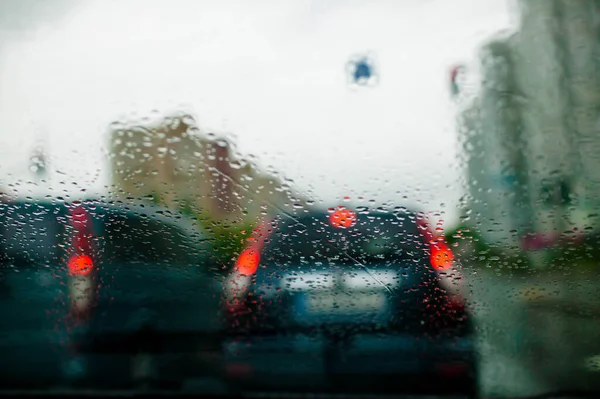 Krople Deszczu Przedniej Szybie Samochodu Spadek Deszczu Tle Szkła Samochodu — Zdjęcie stockowe