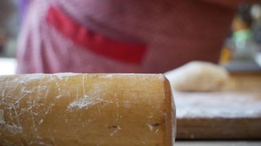 Mutfakta Ev Yapımı Hamur Tatlıları İşlemi.