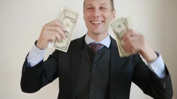 Feliz Hombre Negocios Bailando Con Dinero Sobre Fondo Blanco — Vídeos de Stock
