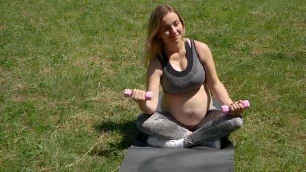 Beautiful Pregnant Woman Doing Sport Summer Park — Stock Video