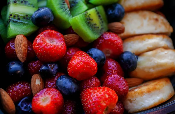 Primer Plano Ingredientes Naturales Frescos Para Desayuno Saludable Con Fresa — Foto de Stock