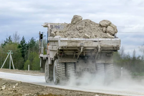 Ulaşım minerallerin büyük sarı taş ocağı Damperli kamyonlar üretmek