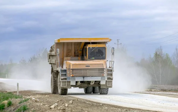 Ulaşım minerallerin büyük sarı taş ocağı Damperli kamyonlar üretmek