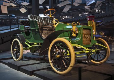 Riga, Letonya - 16 Ekim: Retro araba 1905 yılın Reo Model yayın Riga Motor Müzesi, 16 Ekim 2016 Riga, Letonya