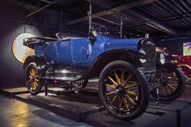 Riga, Letonya - 16 Ekim: Retro araba 1919 yıl Ford model T Riga Motor Müzesi, 16 Ekim 2016 Riga, Letonya