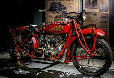 Riga, Letonya - 16 Ekim: Retro motosiklet yıl 1926 Hint Scout model 37 Riga Motor Müzesi, 16 Ekim 2016 Riga, Letonya