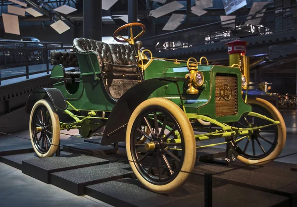 Riga, Letland - 16 oktober: Retro auto 1905 van het jaar Reo Model Release Riga Motor Museum, 16 oktober 2016 in Riga, Letland — Stockfoto