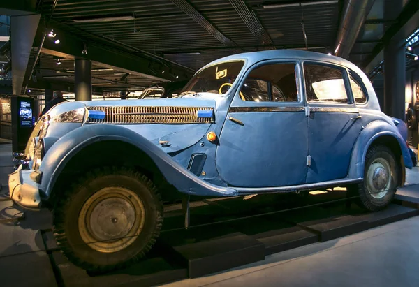 Riga, Letonya - 16 Ekim: Retro araba Bmw 326 Riga Motor Müzesi, 16 Ekim 2016 Riga, Letonya