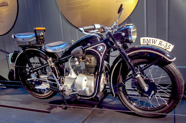 Ryga, Łotwa - 16 października: Retro motocykli Motor Muzeum natury 1943 roku Bmw R35 Ryga, 16 października 2016 roku w Rydze, Łotwa — Zdjęcie stockowe