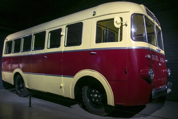 RIGA, LATVIA - OUTUBRO 16: Carro retro do ano 1961 RAF 976 Riga Motor Museum, 16 de outubro de 2016 em Riga, Letônia — Fotografia de Stock