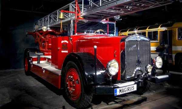Riga, Letland - 16 oktober: Retro auto van het jaar 1935 Magirus M45l Motor Museum, 16 oktober 2016 in Riga, Letland — Stockfoto
