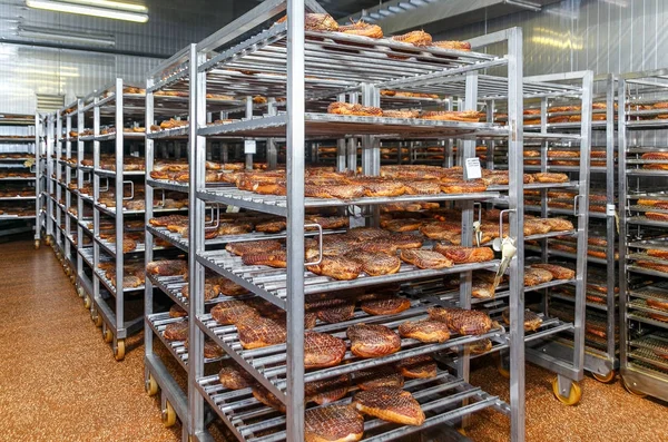 Armazém refrigerado para armazenar produtos de carne e salsicha — Fotografia de Stock