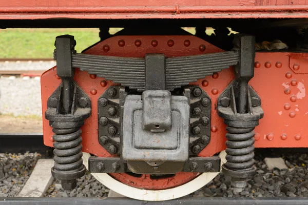 Roda de trem velho carro de pé sobre os trilhos — Fotografia de Stock