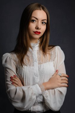 Kusursuz bir beden, sabah ışık ile şehvetli genç kadın.