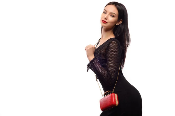 Celebração disco e conceito de moda à noite. Mulher de vestido preto segurando bolsa bolsa vermelha Fotos De Bancos De Imagens
