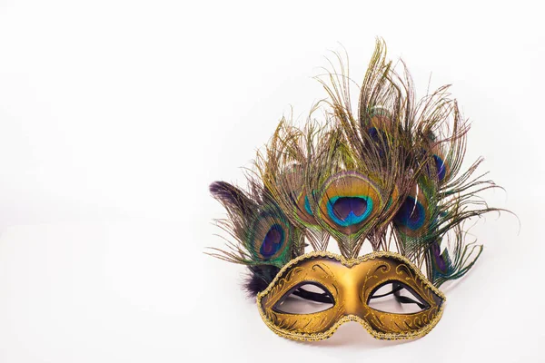 Maschera di carnevale veneziano con piume di pavone — Foto Stock