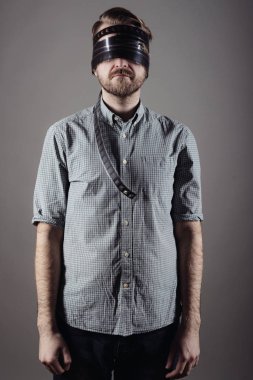 hipster adam baş bandaj film