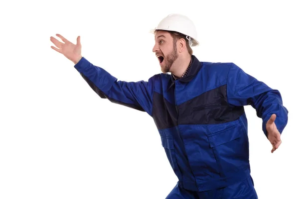 Engenheiro civil chocado em um capacete branco protetor e uniforme azul — Fotografia de Stock