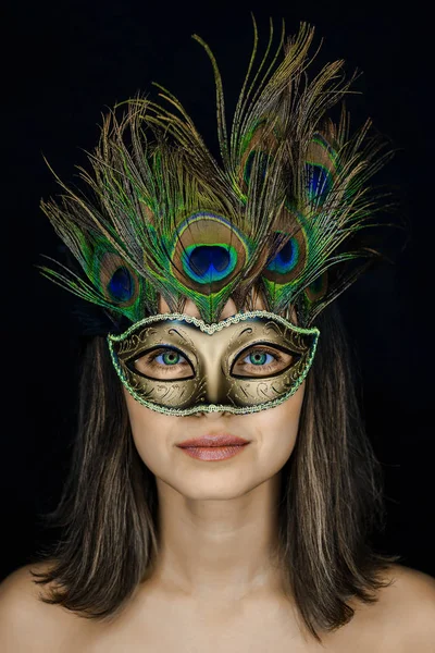 Close-up Portret młodej kobiety piękne maski weneckie masquerade — Zdjęcie stockowe