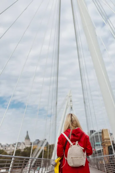 Chica Olorosa Con Cámara Capital Europa — Foto de Stock