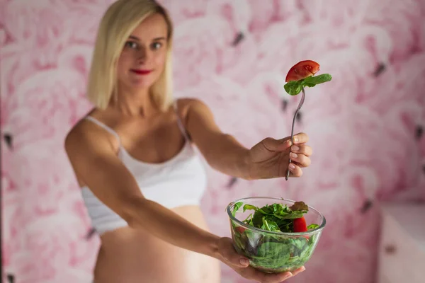 Femeile Gravide Preferă Mănânce Salată — Fotografie, imagine de stoc
