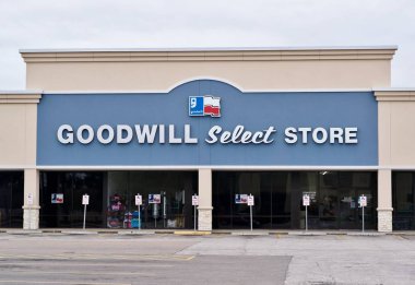 Humble, Texas / Usa 11 / 28 / 2019: Humble, Tx 'de iyi niyet mağazası. 1902 'de kurulan ve kar amacı gütmeyen bir kuruluş. Eğitim ve iş olanağı sağlıyor. Bunun gibi ikinci el mağaza zincirleri tarafından finanse ediliyor..