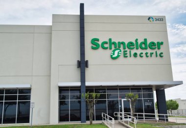 Houston, Teksas / USA 03 / 29 / 2020: Schneider Electric ofis binası Houston, TX. Elektrik donanımı, endüstriyel makine otomasyonu ve sürdürülebilirlik geliştiricisi.